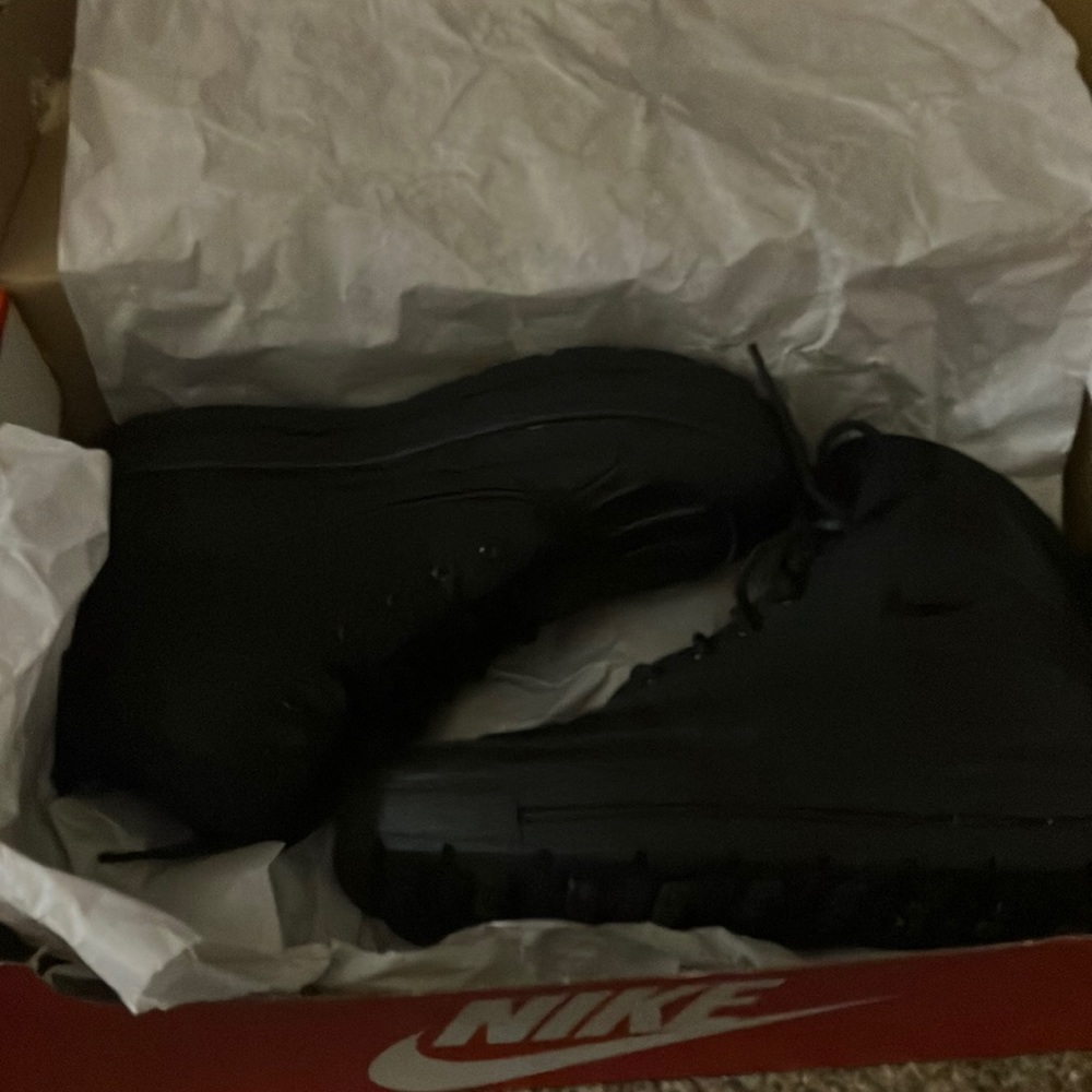 Fresh out the box never worn size 6 boys